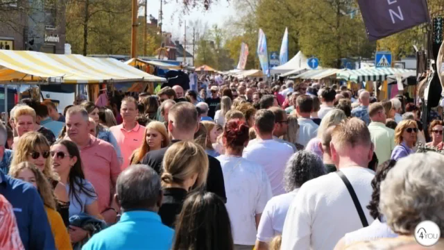 🐣🌷 Paasfestijn 2025 in Drunen! 🌷🐣
Het centrum van Drunen bruist dit paasweekend van de gezelligheid! Kom op 2e Paasdag 21 April genieten van een vrolijke lentesfeer, kleurrijke activiteiten voor jong & oud, muziek, (dans) optredens en nog meer: 

🎨 Kinderactiviteiten
🎶 Live muziek
🍬 Lekkernijen van lokale ondernemers
🧺 En heel veel vrolijke verrassingen!

Zien we je daar?
Meer info ? Check : https://www.drunenduinendorp.nl/paasfestijn-2e-paasdag-21-april/
#PaasfestijnDrunen #Voorjaarsfeest  #drunen #braderie #Pasen2025